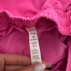 Lululemon shorts size 6, hot pink 4” hotty hots low rise